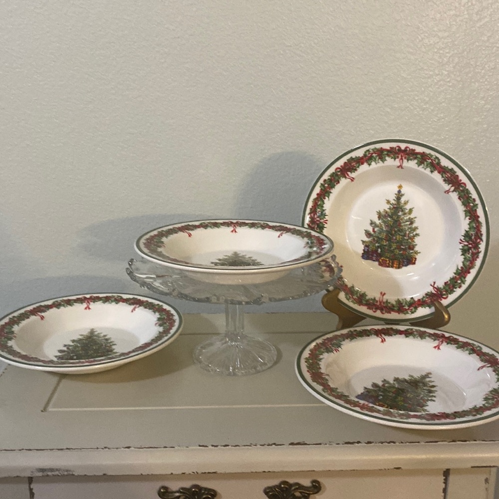 CHRISTOPHER RADKO TRADITIONS HOLIDAY CELEBRATION 9 1/8” dia BOWLS SET (4)